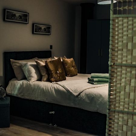 Bv Cosy Basement Apartment At Conditioning House برادفورد المظهر الخارجي الصورة
