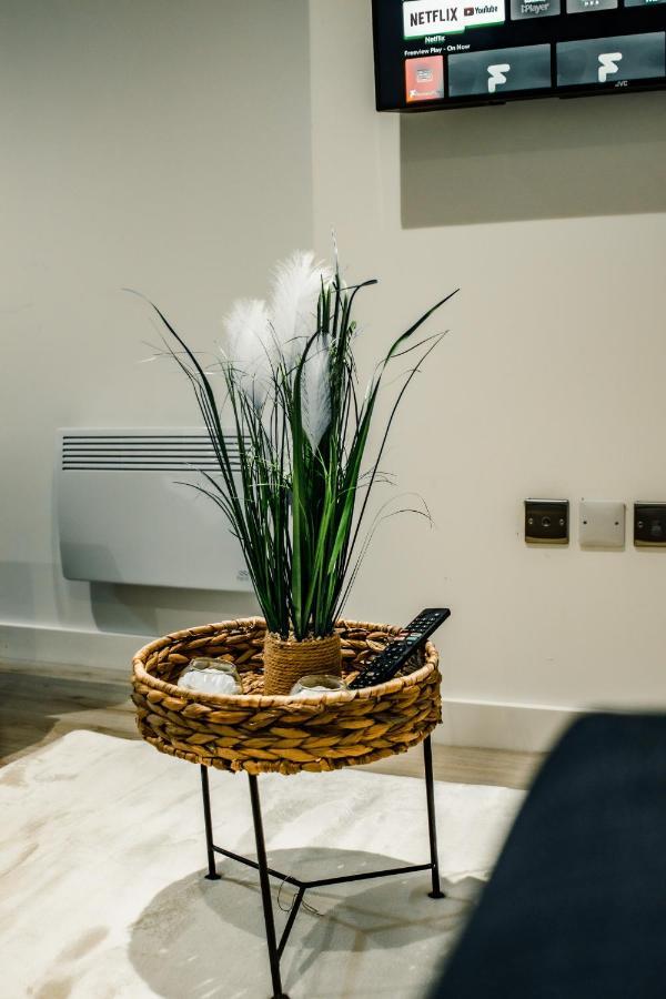 Bv Cosy Basement Apartment At Conditioning House برادفورد المظهر الخارجي الصورة