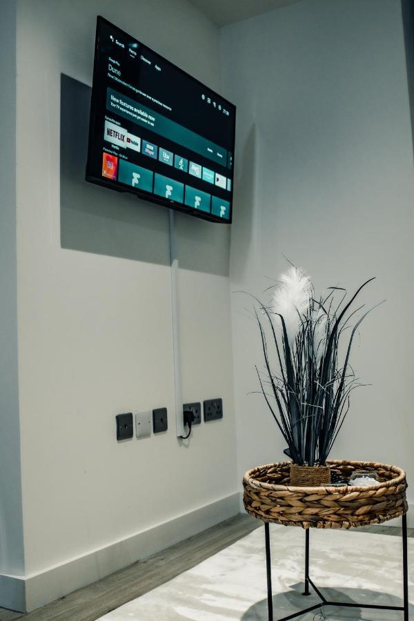 Bv Cosy Basement Apartment At Conditioning House برادفورد المظهر الخارجي الصورة