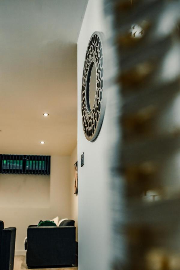 Bv Cosy Basement Apartment At Conditioning House برادفورد المظهر الخارجي الصورة