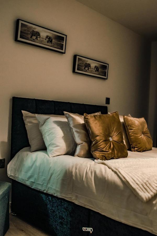 Bv Cosy Basement Apartment At Conditioning House برادفورد المظهر الخارجي الصورة