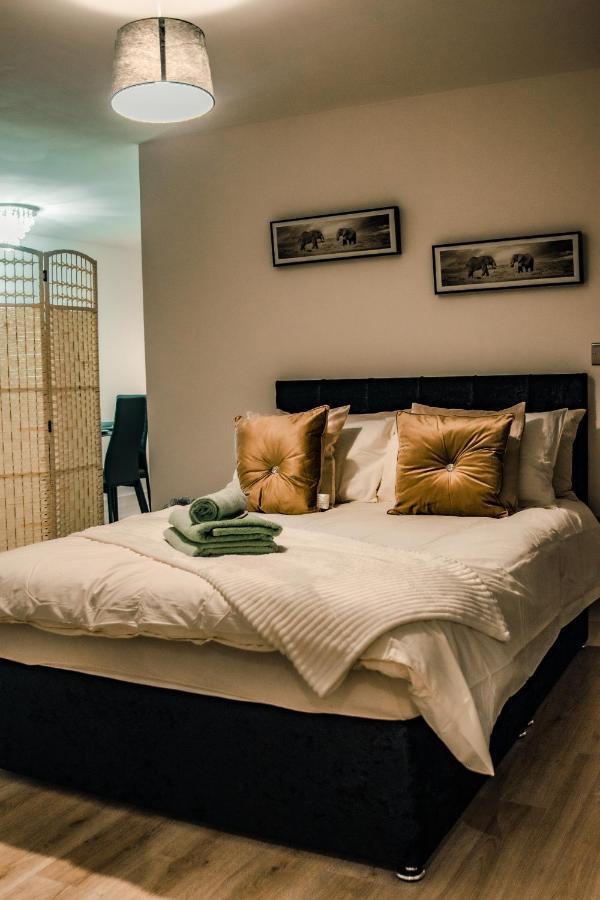 Bv Cosy Basement Apartment At Conditioning House برادفورد المظهر الخارجي الصورة