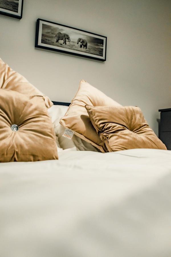 Bv Cosy Basement Apartment At Conditioning House برادفورد المظهر الخارجي الصورة