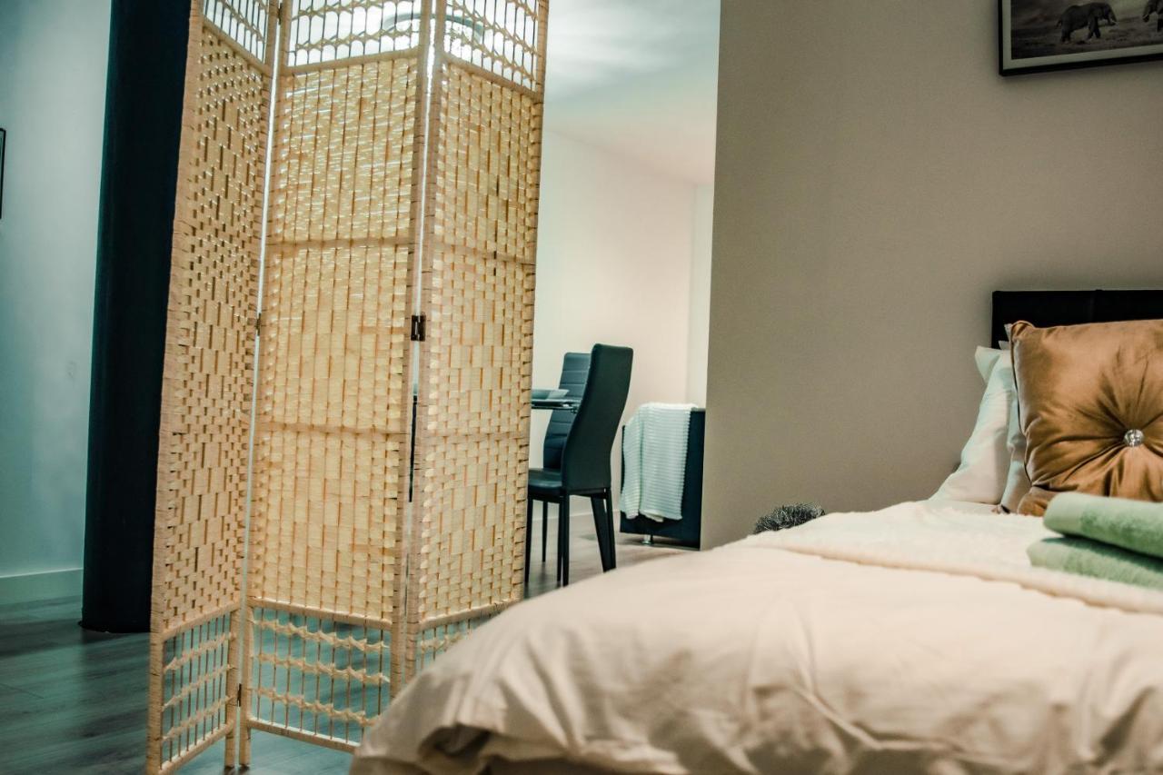 Bv Cosy Basement Apartment At Conditioning House برادفورد المظهر الخارجي الصورة